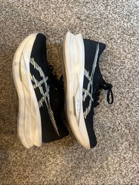 ASICS women’s 9.5 Sonicblast